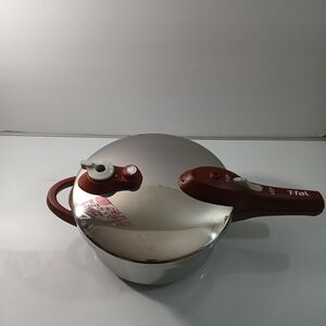 Silver and Red Pressure Cooker 4L